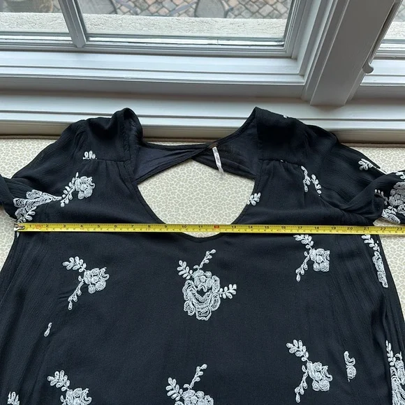 Free People Black mini dress with white embroidered rosette’s open back size M - Picture 12 of 14